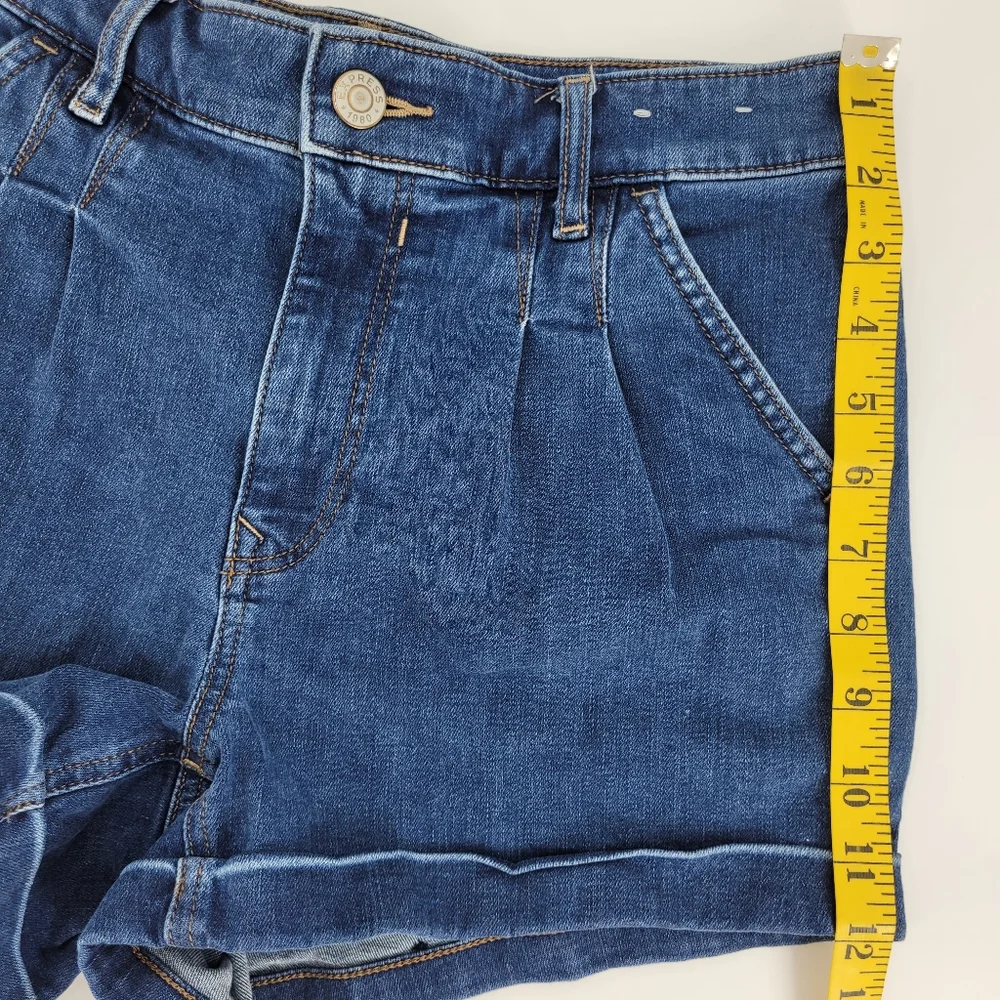 Express Jean Shorts Size 6 Pleated Cuffed Hem Stretch Denim Shortie Hi Rise